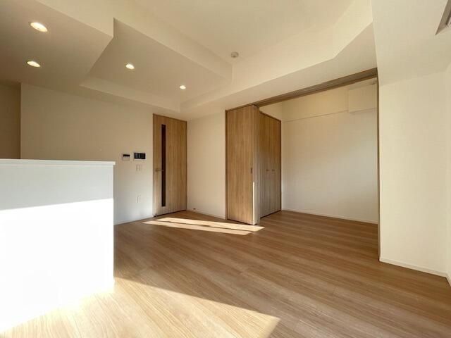 �y�n�}�z�@