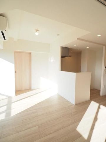 �y�n�}�z�@