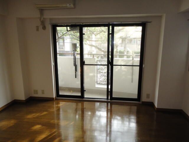 �y���ԁE���r���O�z�@