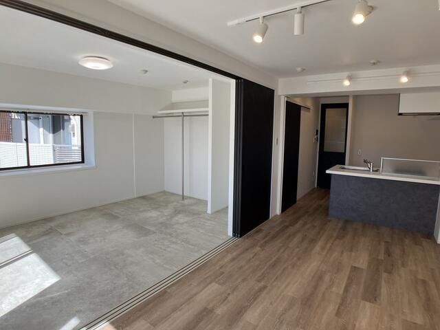 �y���ԁE���r���O�z�@