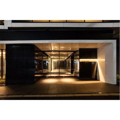 �y�G���g�����X�z�@