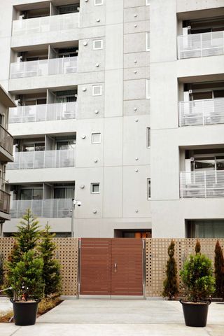 �y�G���g�����X�z�@