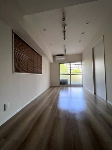 �y���ԁE���r���O�z�@