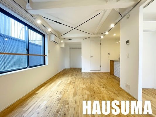 �y���̑������E�X�y�[�X�z�@���ԏ�