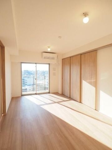 �y�n�}�z�@