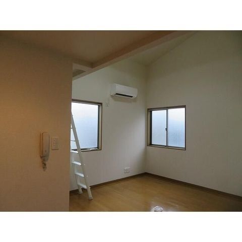 �y���ԁE���r���O�z�@