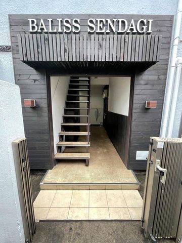 �y�G���g�����X�z�@