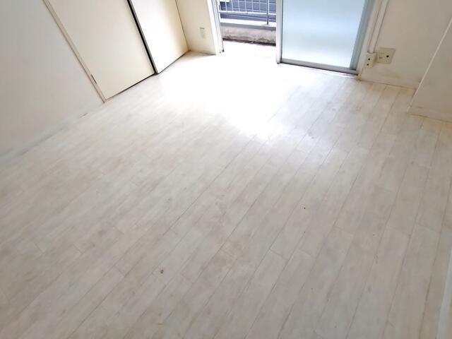 �y�����E���r���O�z�@