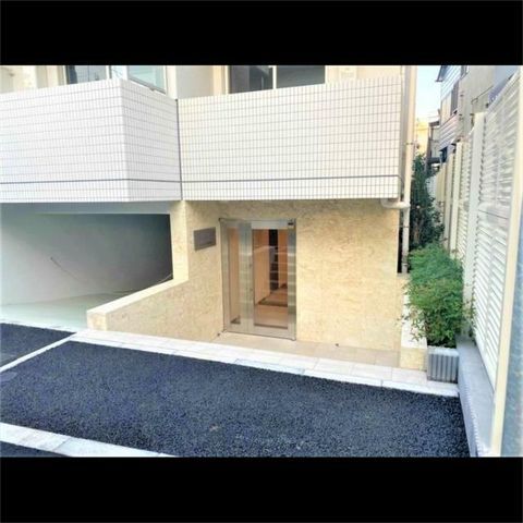 �y�G���g�����X�z�@