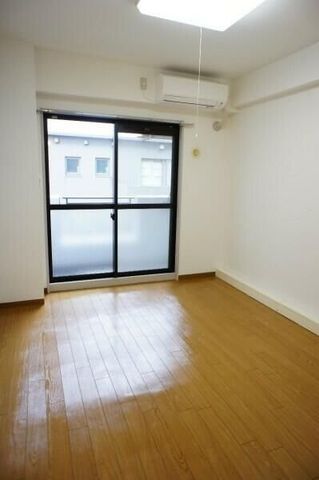 �y���ԁE���r���O�z�@