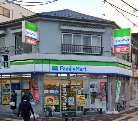 �y���Ӂz�@�t�@�~���[�}�[�g����Ƃ����X �k��3���B 210m