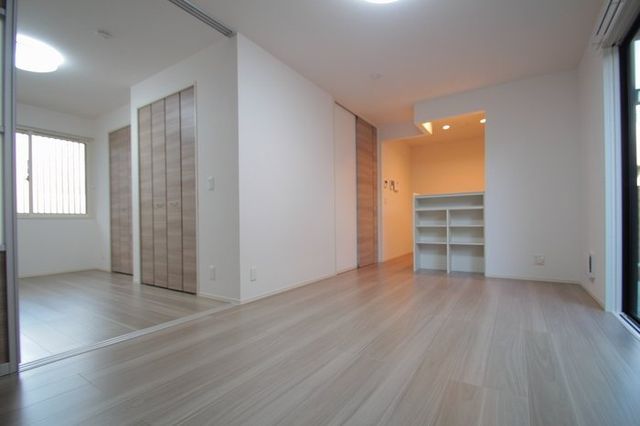 �y���ԁE���r���O�z�@