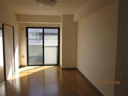 �y���ԁE���r���O�z�@