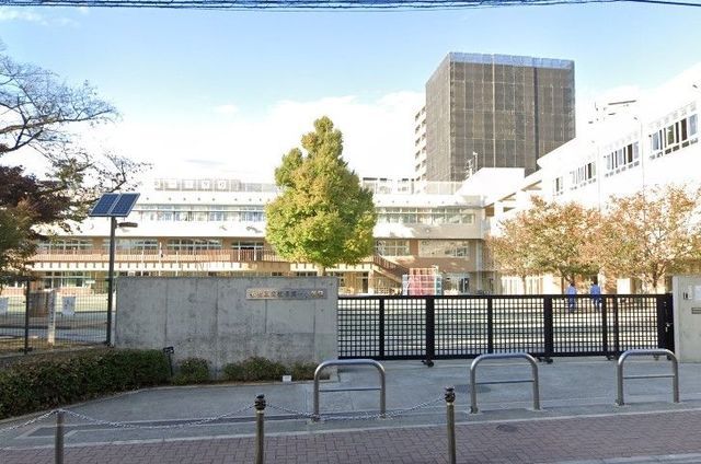 �y���Ӂz�@���旧����ꏬ�w�Z �k��4���B 320m