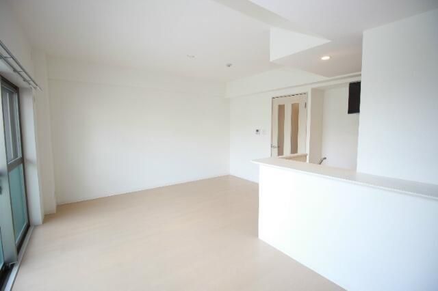 �y���ԁE���r���O�z�@