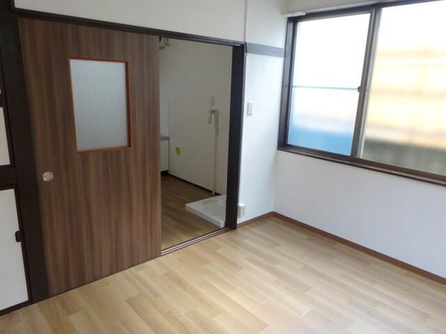 �y���ԁE���r���O�z�@