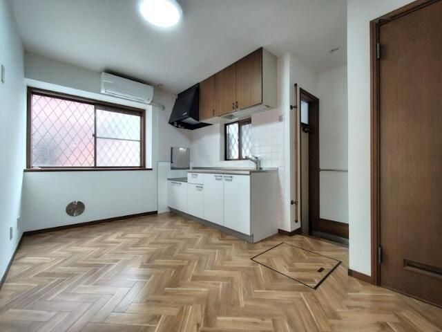 �y���ԁE���r���O�z�@