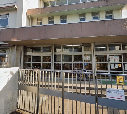 �y���Ӂz�@���旧������w�Z �k��5���B 400m