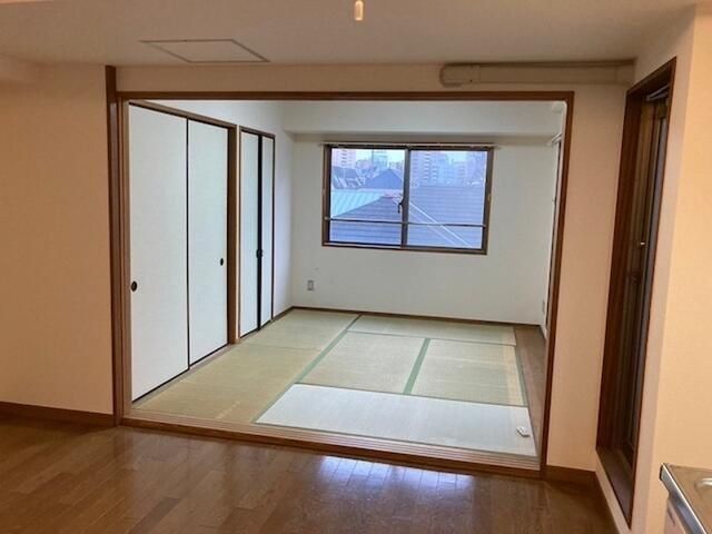 �y���ԁE���r���O�z�@