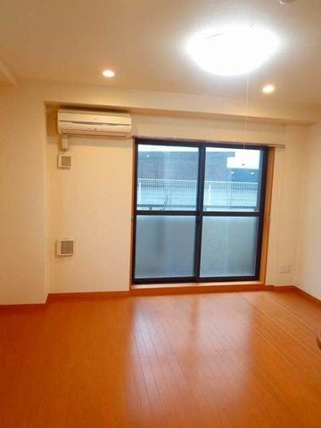 �y���ԁE���r���O�z�@