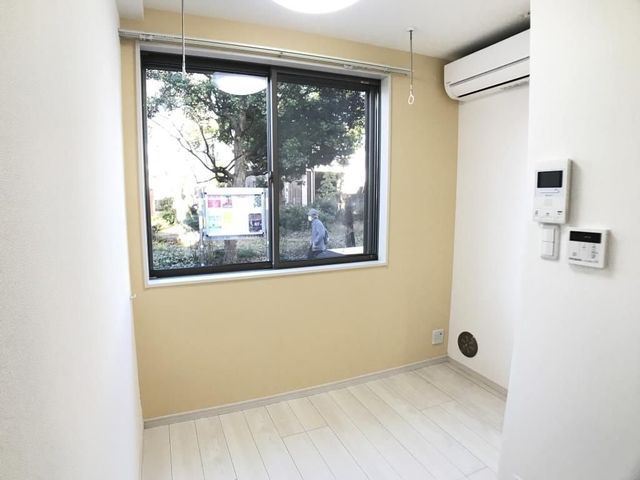 �y���ԁE���r���O�z�@