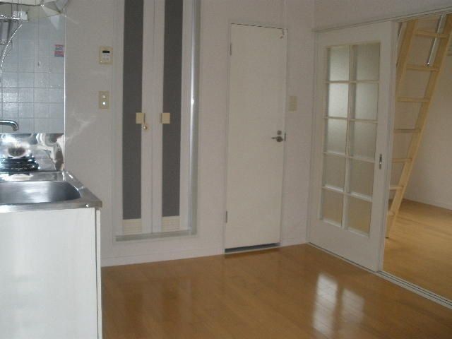 �y���ԁE���r���O�z�@