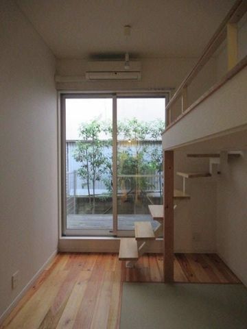 �y���ԁE���r���O�z�@