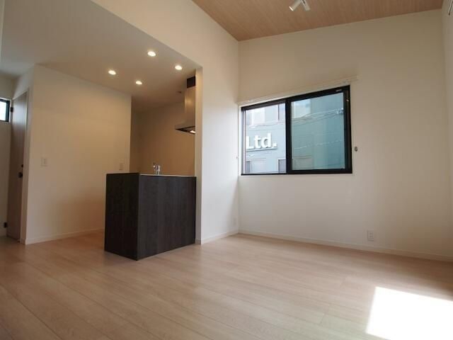 �y���ԁE���r���O�z�@