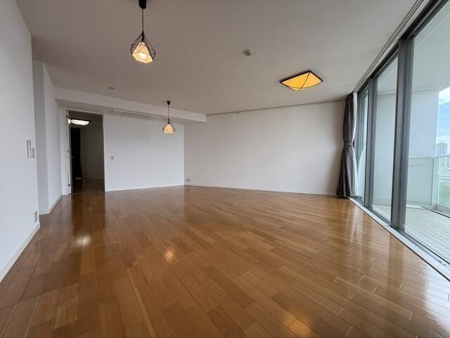 �y���ԁE���r���O�z�@