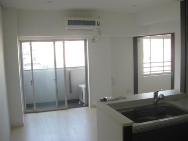 �y�����E���r���O�z�@