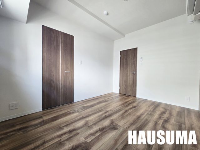 �y�����E���r���O�z�@