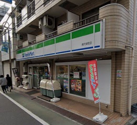 �y���Ӂz�@�t�@�~���[�}�[�g�F��h���X �k��3���B 210m
