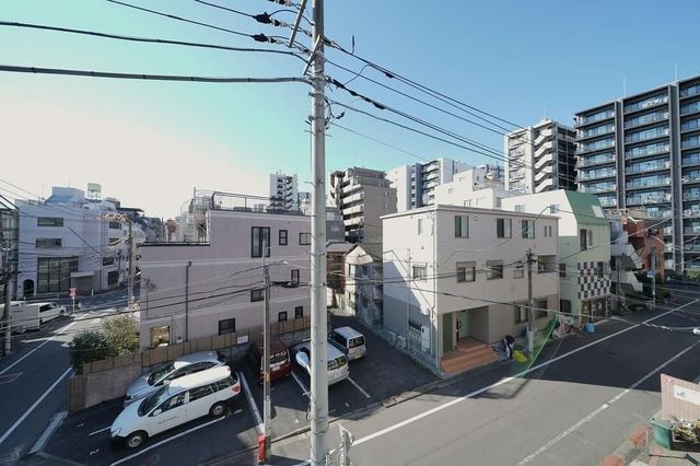 �y�n�}�z�@