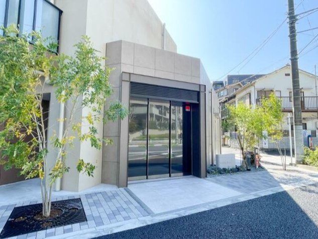 �y�G���g�����X�z�@