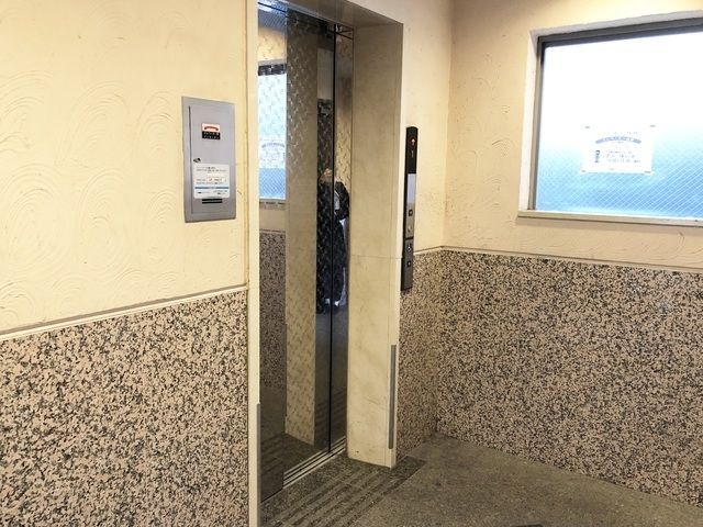 �y���̑��z�@�G���x�[�^�[