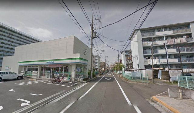 �y���Ӂz�@�t�@�~���[�}�[�g�≺�꒚�ړX �k��4���B 270m