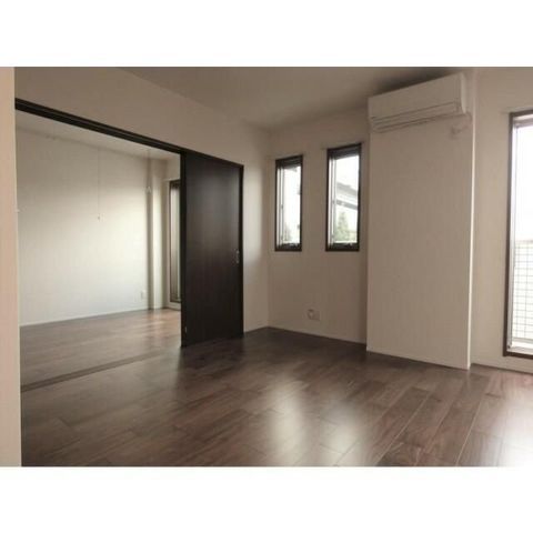 �y�����E���r���O�z�@