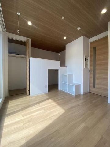�y���ԁE���r���O�z�@