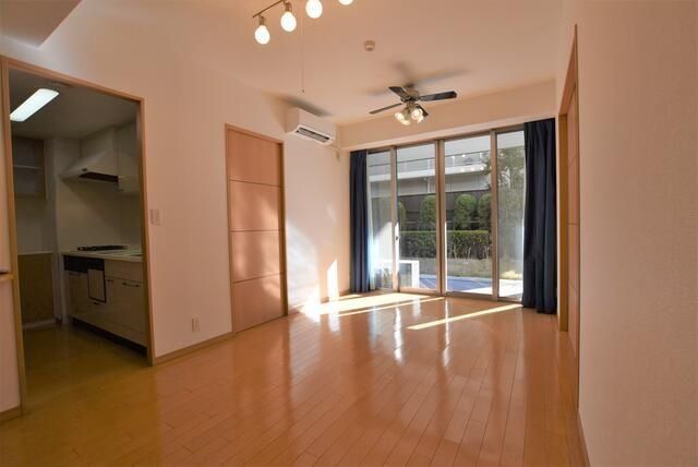 �y���ԁE���r���O�z�@