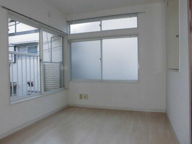 �y���ԁE���r���O�z�@