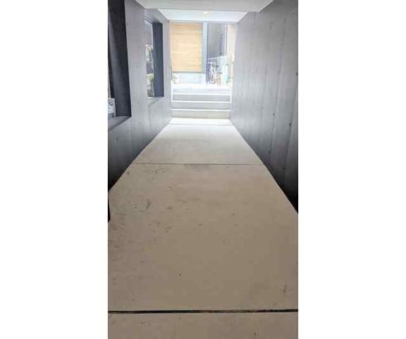 �y�G���g�����X�z�@