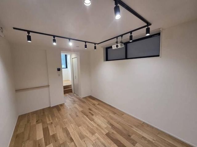 �y���ԁE���r���O�z�@