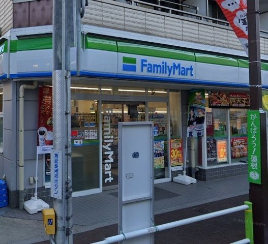 �y���Ӂz�@�t�@�~���[�}�[�g�@���w�O�X �k��2���B 120m