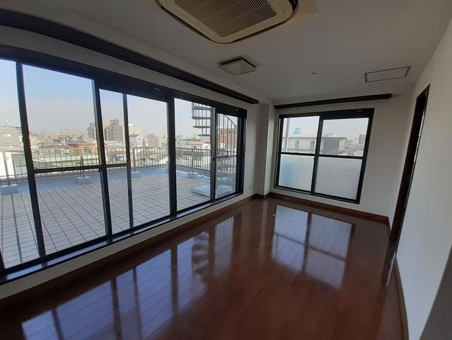 �y���ԁE���r���O�z�@