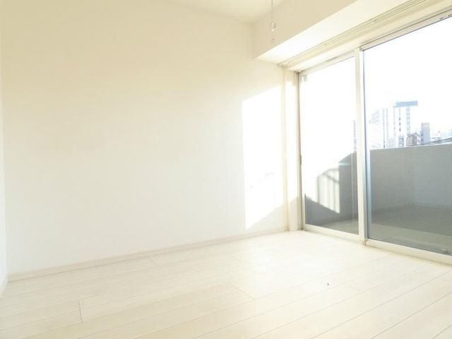 �y�����E���r���O�z�@