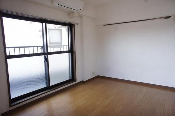 �y���ԁE���r���O�z�@