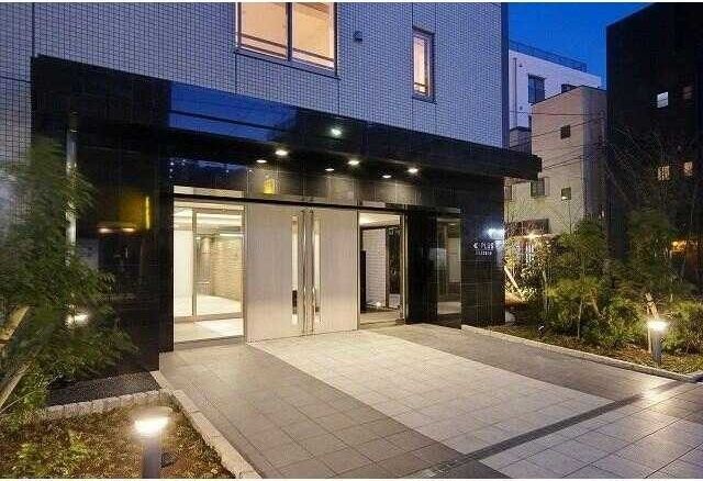 �y�G���g�����X�z�@