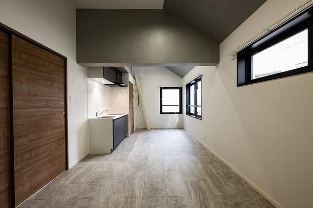 �y���ԁE���r���O�z�@